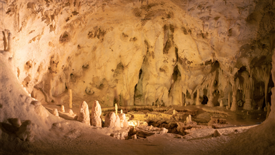 Frasassi, quando la natura ridimensiona ogni cosa